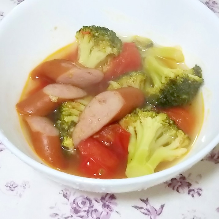 ブロッコリーとウインナーの簡単トマトスープ